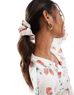 Kaiia Mix And Match Square Neck Long Sleeve Pj Top, Shirt, Shorts And Scrunchie Co-ord In Strawberry And Bow Print -Kaiia Online Shop 207098091 1 white