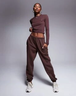 Kaiia Embroidered Logo Long Sleeve Cropped T-shirt, Hoodie And Joggers Co-ord In Chocolate Brown
