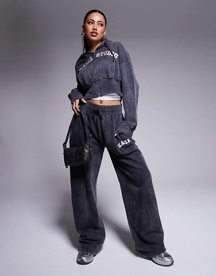 Kaiia Studio Fitted Zip Up Hoodie And Straight Leg Jogger Co-ord In Washed Grey And Pink 6 Kaiia Studio Fitted Zip Up Hoodie And Straight Leg Jogger Co-ord In Washed Grey And Pink - Image 4