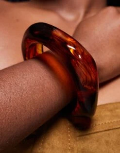 Kaiia Resin Asymmetric Bangle In Tobacco Brown For Women -Kaiia Online Shop 207492883 3