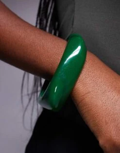 Kaiia Resin Asymmetric Bangle In Dark Green For Women -Kaiia Online Shop 207492913 3