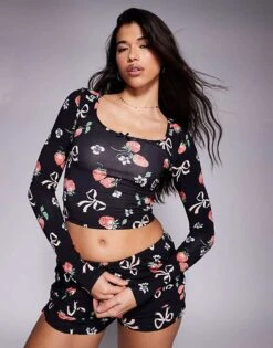 Kaiia Exclusive Button Through Top, Scoop Neck Top, Shorts And Bottoms Co-ord In Dark Strawberry Bow Print